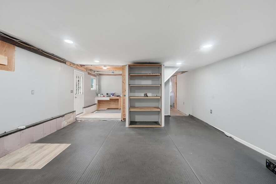 More Photos Of 415 Anthony St, Fall River Flex For Sale