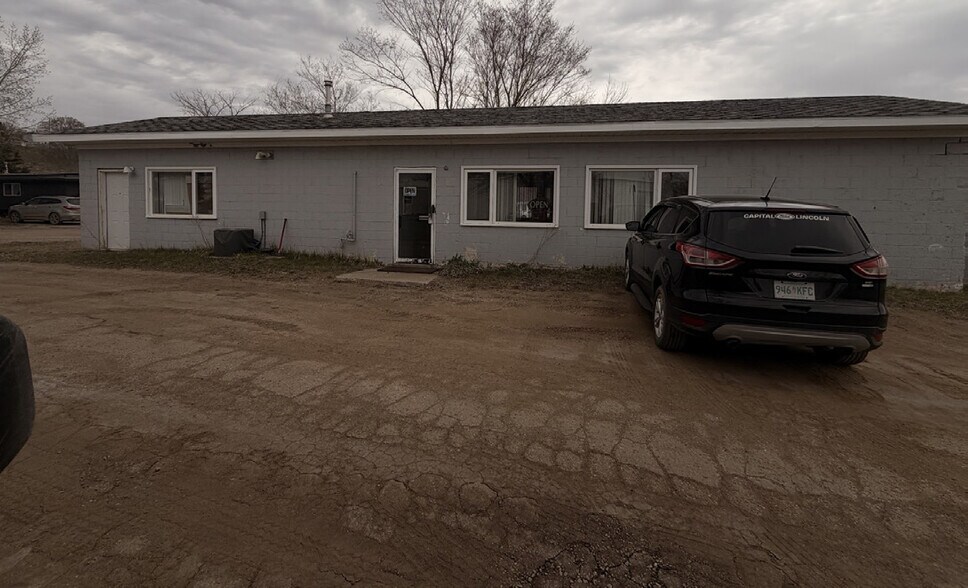 More Photos Of 65 Ambassador Trailer Crt, Estevan Manufactured Housing Mobile Home Park For Sale