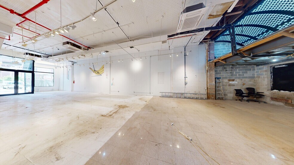 More Photos Of 343 Canal St, New York Office For Lease