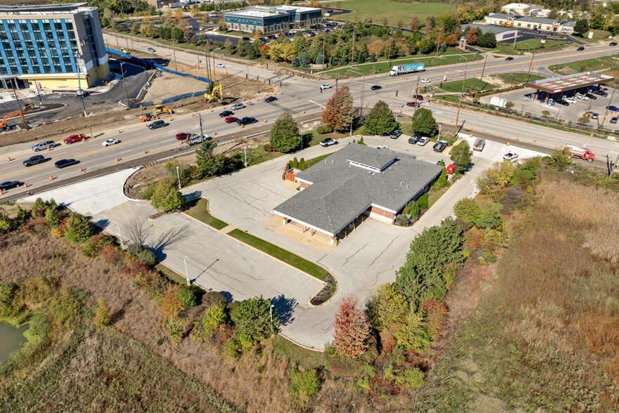 More Photos Of 2505 N Farnsworth Ave, Aurora Bank For Lease