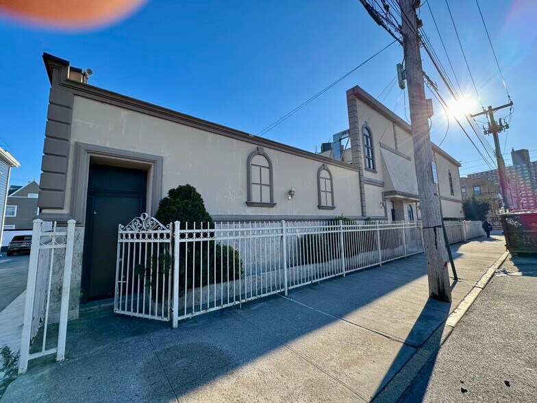 More Photos Of 2629 Harway Ave, Brooklyn Funeral Home For Lease