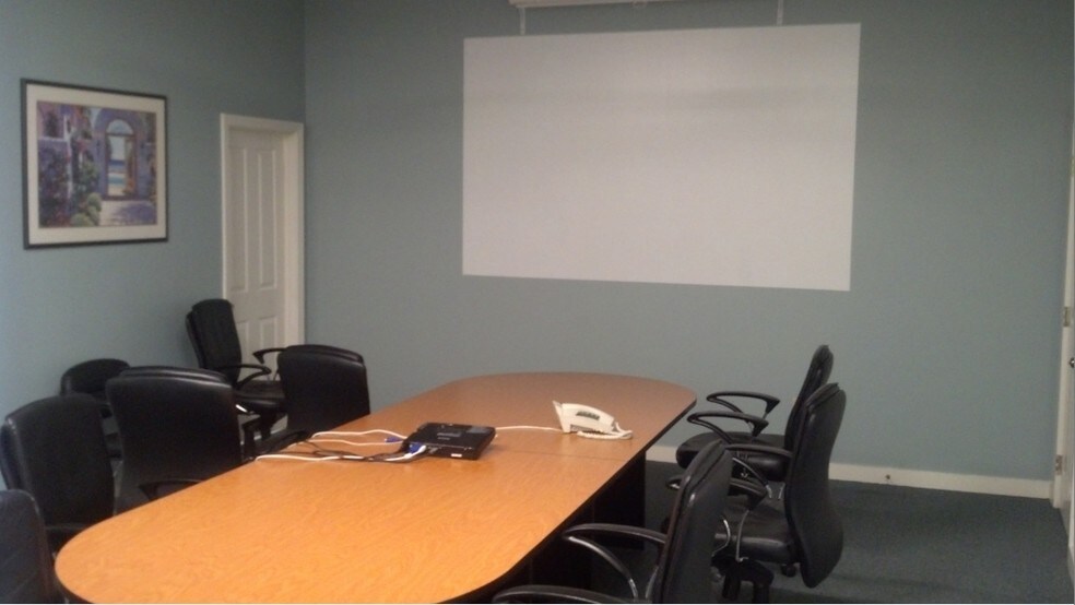 More Photos Of 121 Bartlett St, Marlborough Flex For Lease