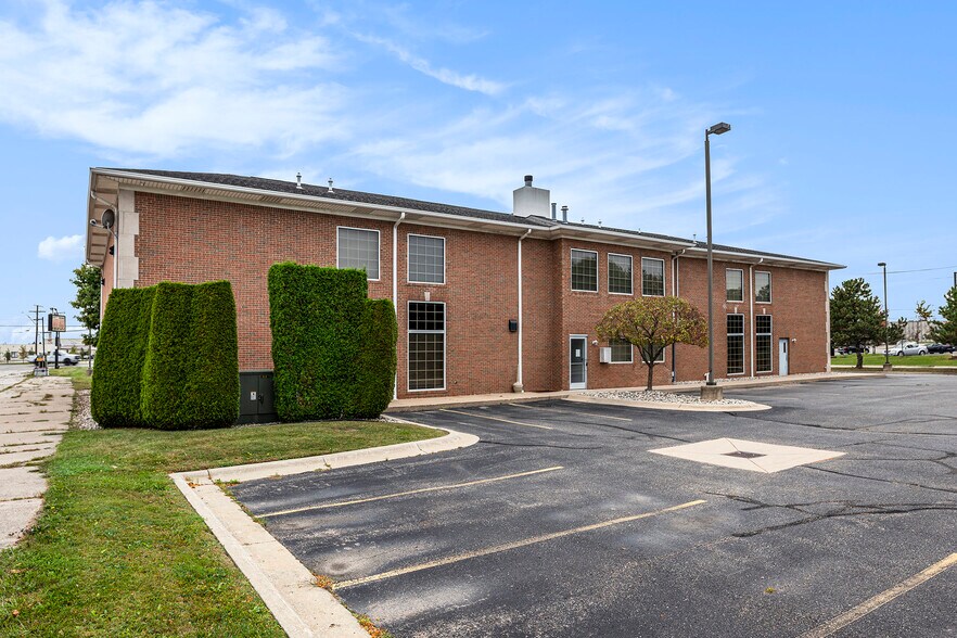 More Photos Of 47800 Gratiot Ave, Chesterfield Medical For Lease
