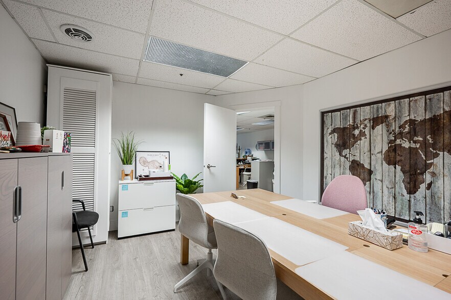 More Photos Of 2458 Haywood Av, West Vancouver Office Residential For Sale