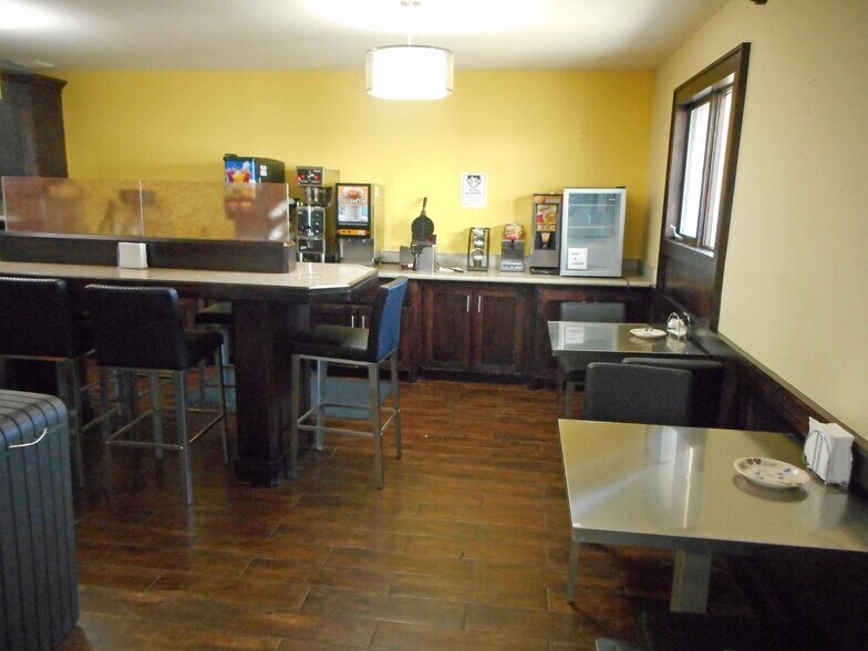 More Photos Of 1915 Highway 59 S, Thief River Falls Hotel For Sale