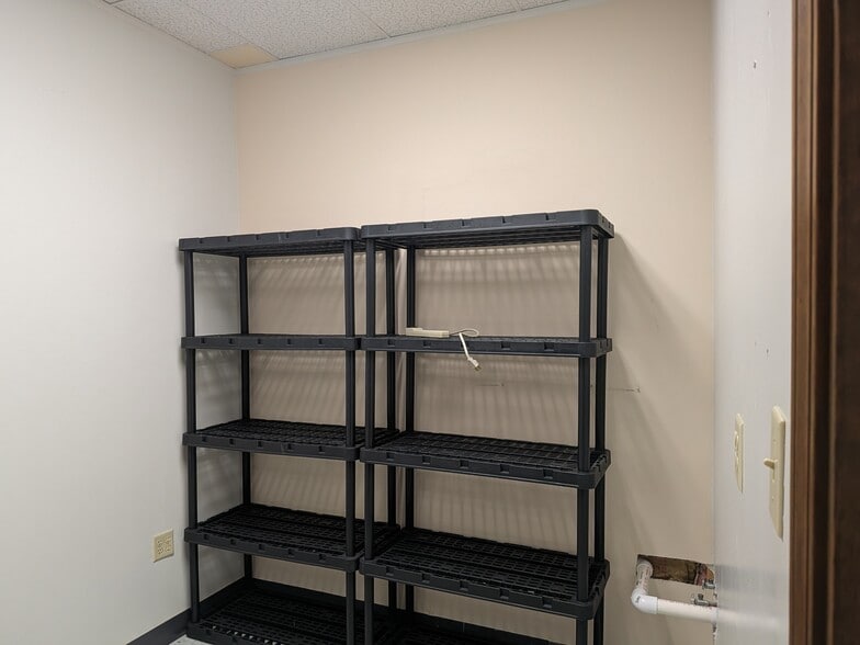 More Photos Of 6745 S Gray Rd, Indianapolis Office For Lease