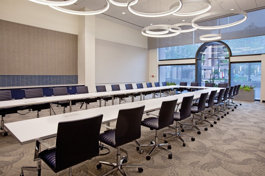 More Photos Of 470-490 L'Enfant Plz SW, Washington Office For Lease