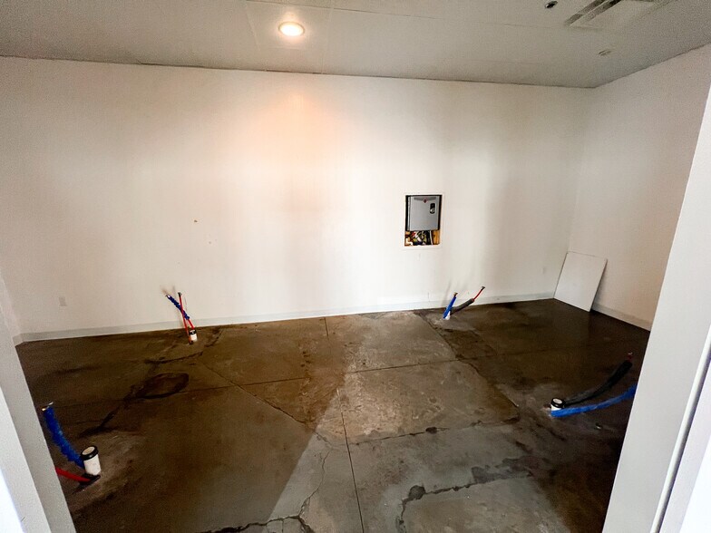 More Photos Of 100 N Main St, Midland Apartments For Lease