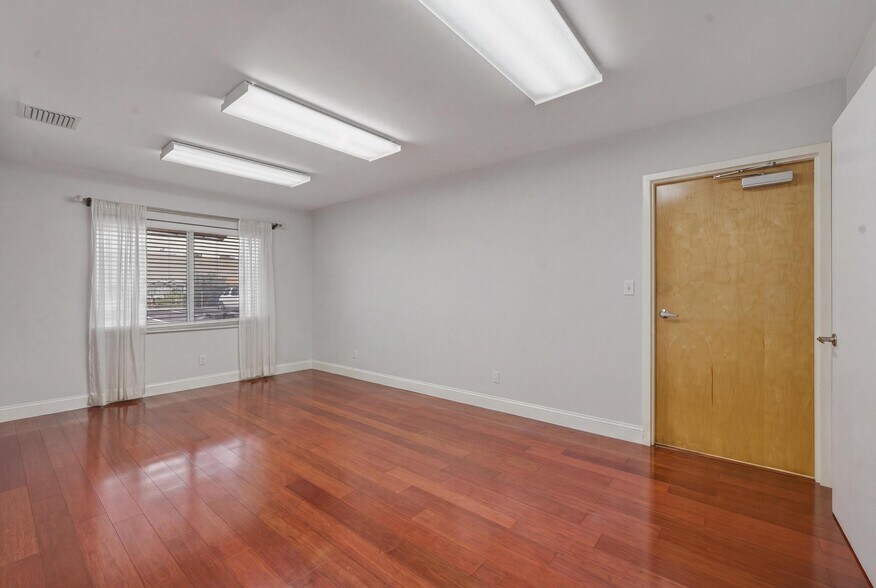 More Photos Of 1210 NE 8th Ave, Fort Lauderdale Warehouse For Sale