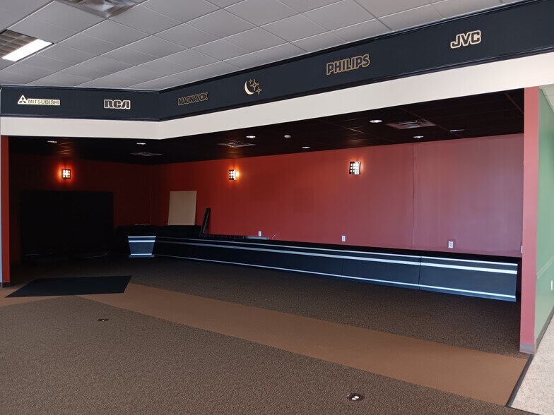 More Photos Of 9230 N Highway 6, Navasota Freestanding For Sale