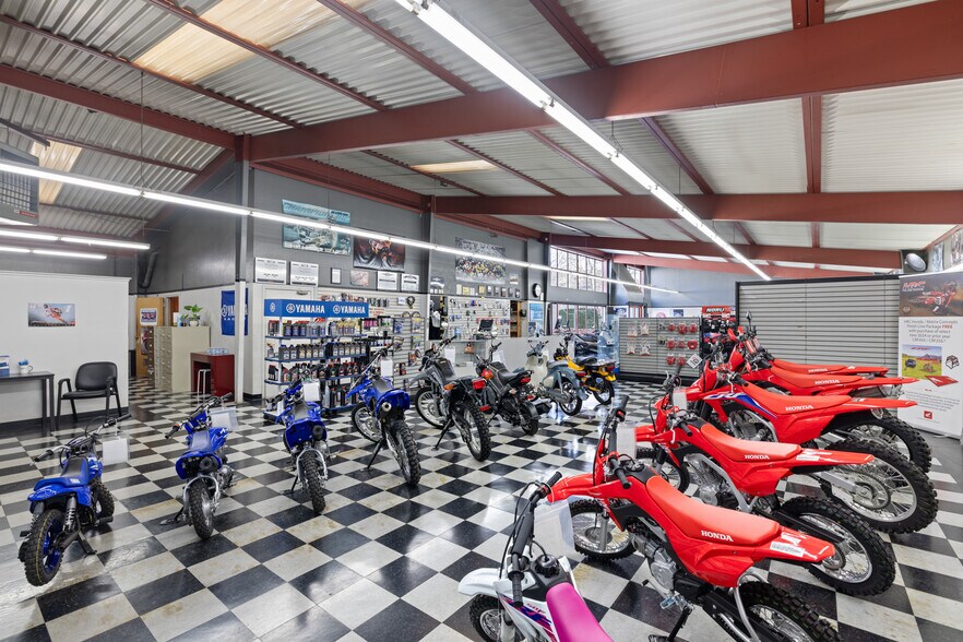 More Photos Of 735 Gilman St, Berkeley Showroom For Sale