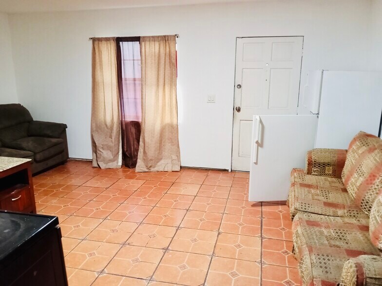 More Photos Of 9718 N Nebraska Ave, Tampa Apartments For Sale