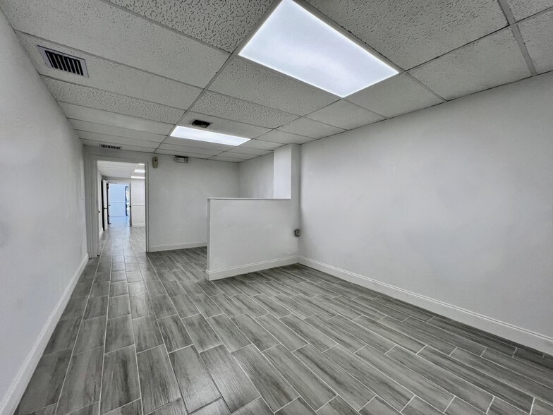 More Photos Of 7370-7384 NW 56th St, Miami Warehouse For Sale