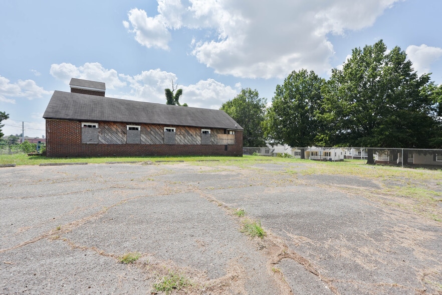 More Photos Of 1326 N Main St, Winston-Salem Specialty For Sale