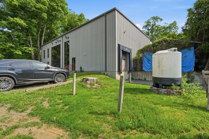 More Photos Of 665 Amherst Rd, Sunderland Research And Development For Sale