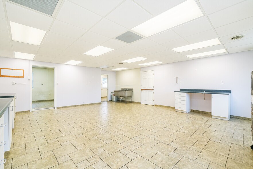 More Photos Of 503 E Russell Rd, Tecumseh Specialty For Sale