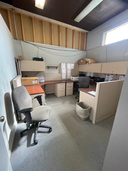 More Photos Of 1920 E State St, Hermitage Freestanding For Lease