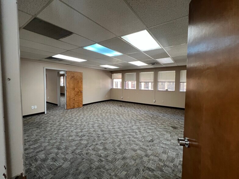 More Photos Of 4656 W Jefferson Blvd, Fort Wayne Unknown For Lease