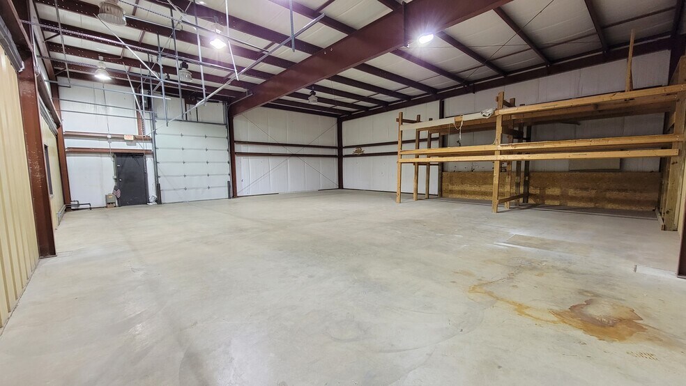 More Photos Of 1222 Western Ave, Chillicothe Flex For Sale