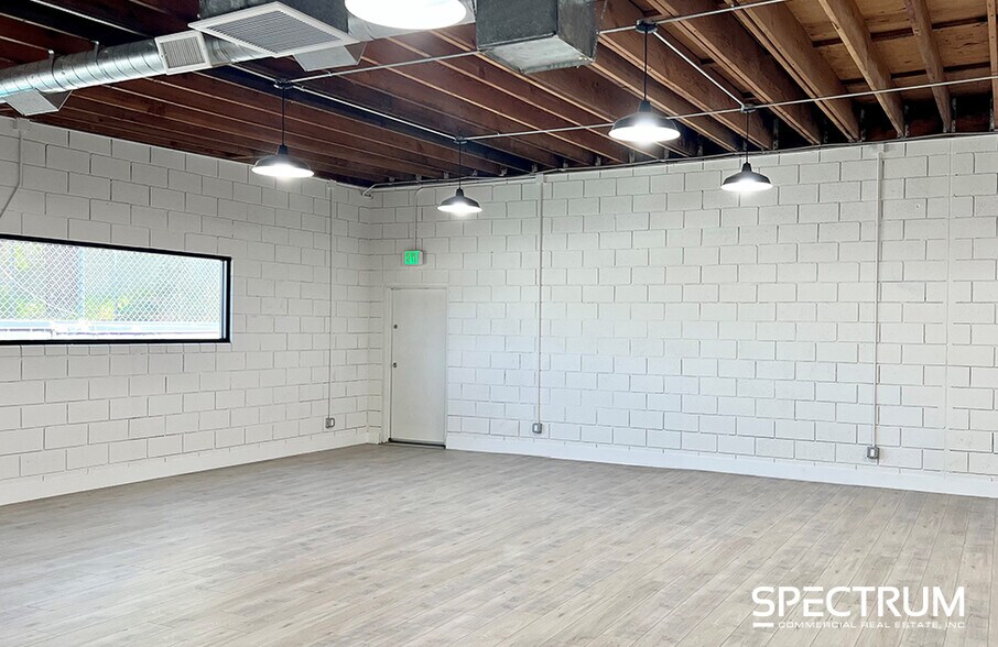 More Photos Of 23012 Ventura Blvd, Woodland Hills Loft Creative Space For Sale