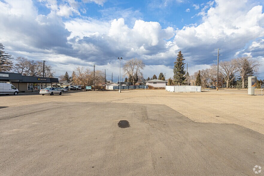 More Photos Of 5036 106 Ave NW, Edmonton Storefront For Sale