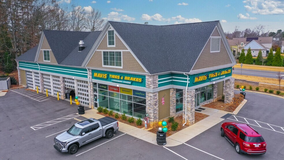 Primary Photo Of 1307 Chestnut Ln, Matthews General Retail For Sale