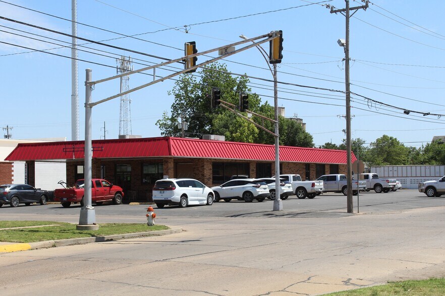 More Photos Of 1223 Main St, Woodward Fast Food For Sale