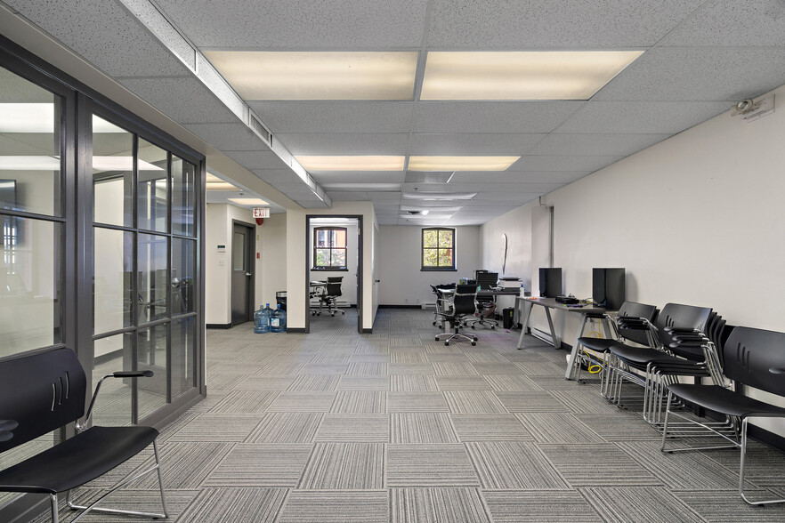 More Photos Of 19 Bastion Sq, Victoria Office For Lease