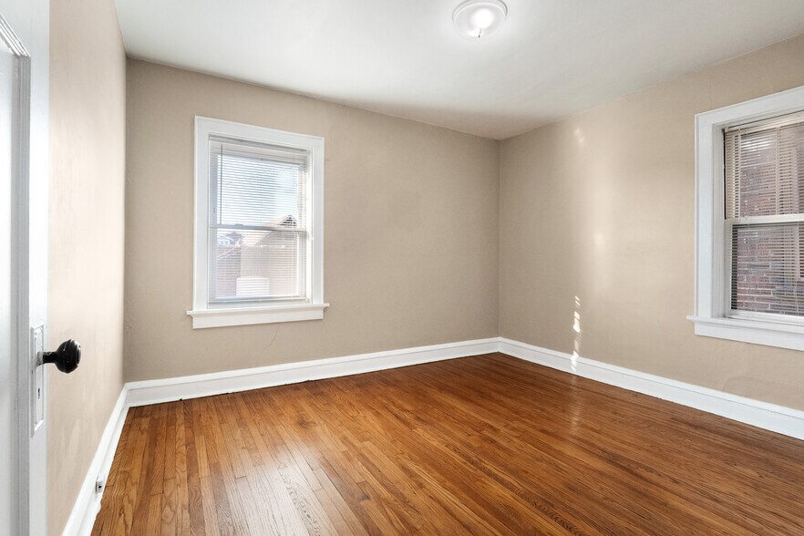 More Photos Of 4950 Winona Ave, Saint Louis Apartments For Sale