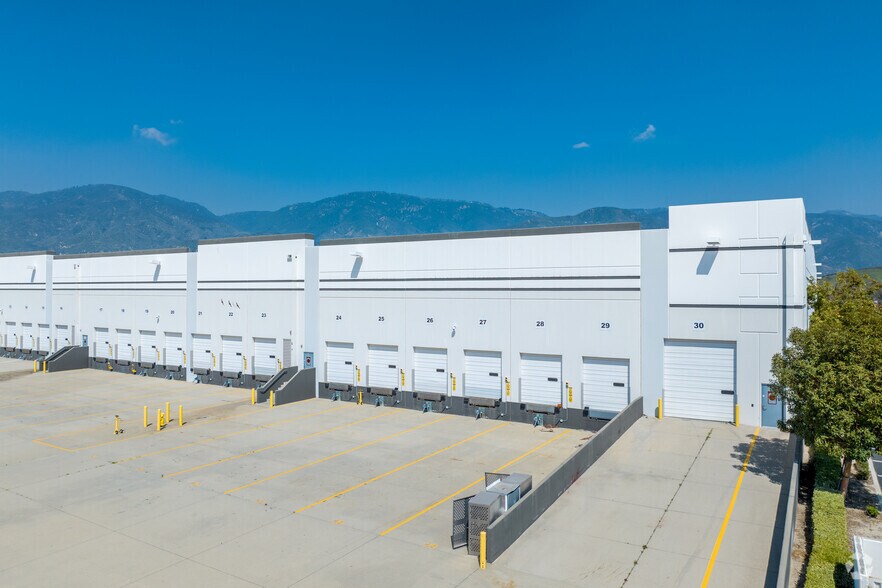More Photos Of 5404 Industrial Pky, San Bernardino Warehouse For Lease