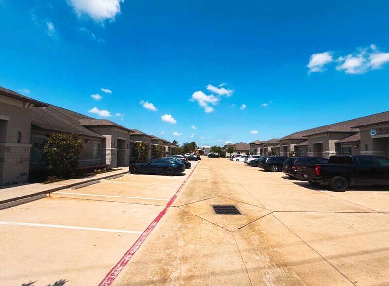 More Photos Of 12246 Queenston Blvd, Houston Medical For Sale