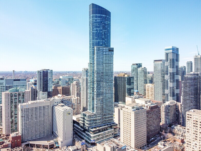 More Photos Of 384 Yonge St, Toronto Apartments For Sale
