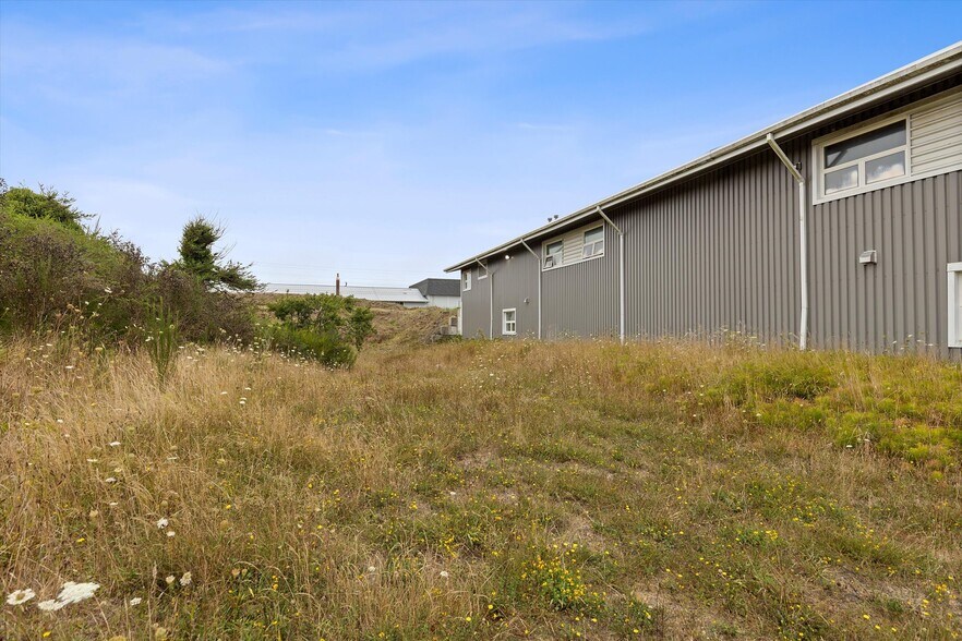More Photos Of 1025 NW Grove st, Newport Industrial For Sale