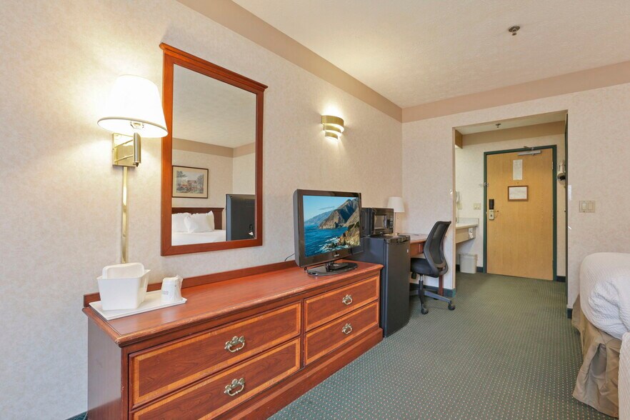 More Photos Of 509 S Wooster Ave, Strasburg Hotel For Sale