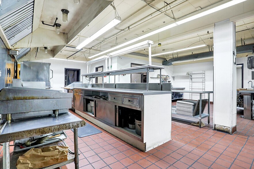 More Photos Of 35 S Main St, Batesville Warehouse For Sale