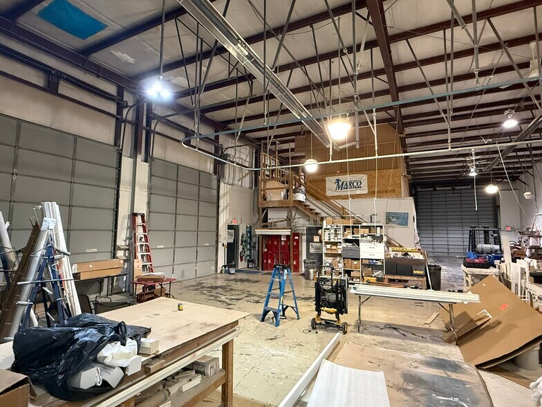 More Photos Of 707 N Frontier Rd, Papillion Industrial For Sale