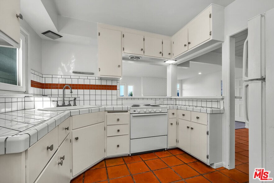 More Photos Of 6515 Vista del Mar, Playa Del Rey Apartments For Sale