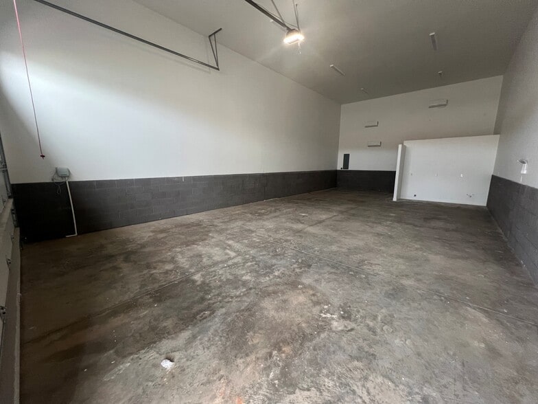 More Photos Of 448 Commerce Dr, Hurricane Warehouse For Sale