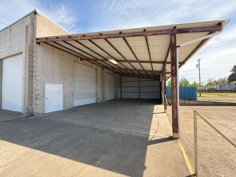 More Photos Of 250 Queen Ave SW, Albany Warehouse For Sale