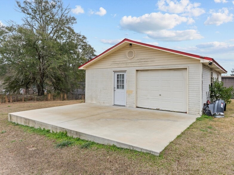 More Photos Of 901 Haven Dr, Dothan Flex For Sale