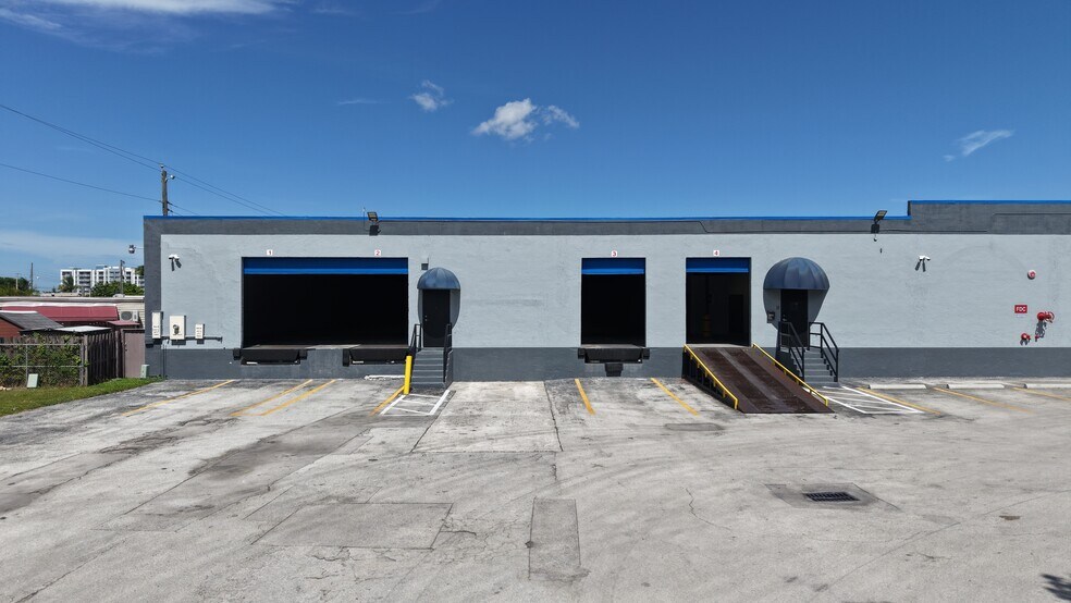 More Photos Of 8007-8115 NW 74th Ave, Miami Warehouse For Lease