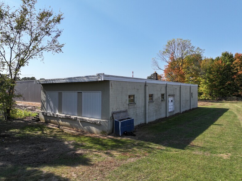 Primary Photo Of 57582 N Main St, Three Rivers Flex For Lease