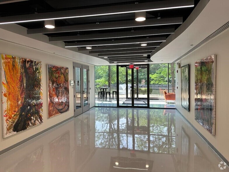 More Photos Of 1604 Spring Hill Rd, Vienna Office For Lease