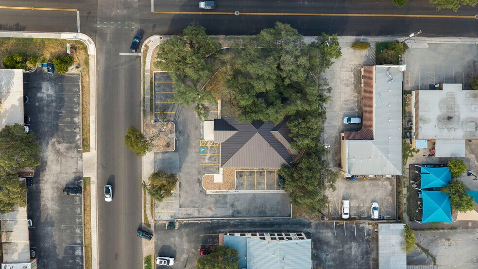 More Photos Of 9518 Tioga Dr, San Antonio Office For Sale