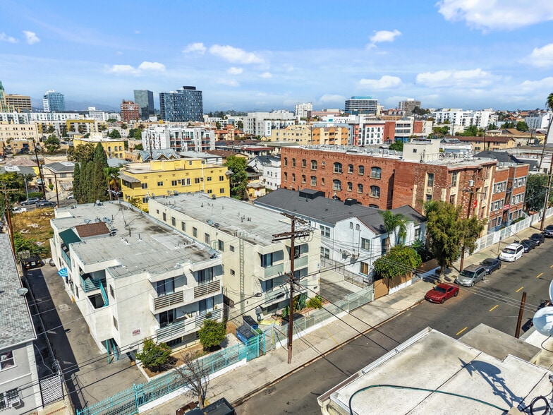 More Photos Of 2763 San Marino St, Los Angeles Apartments For Sale