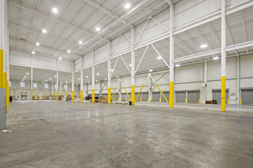 More Photos Of 6001 Tonnelle Ave, North Bergen Warehouse For Lease
