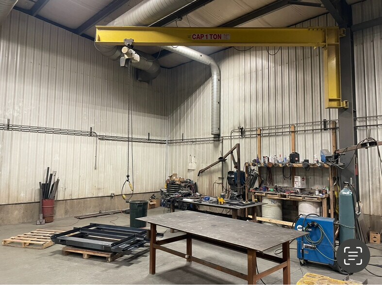 More Photos Of 523 Business Parkway rd, Falls City Manufacturing For Sale