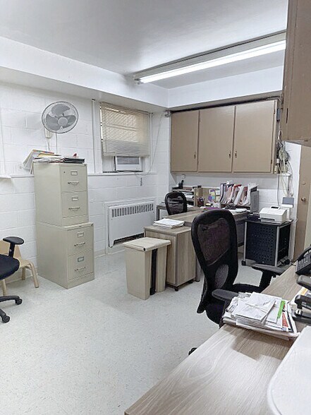 More Photos Of 940 E 156th St, Bronx Specialty For Lease