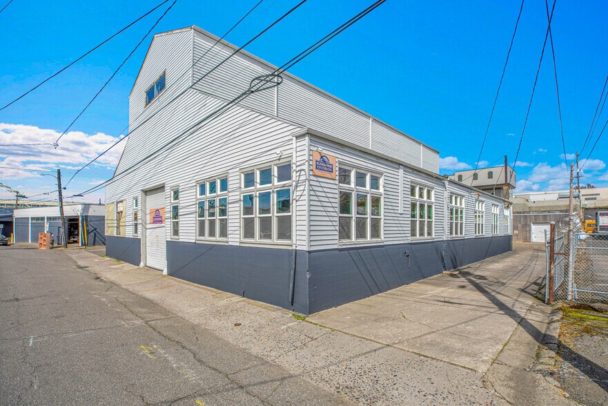More Photos Of 679-687 N Thompson St, Portland Warehouse For Lease