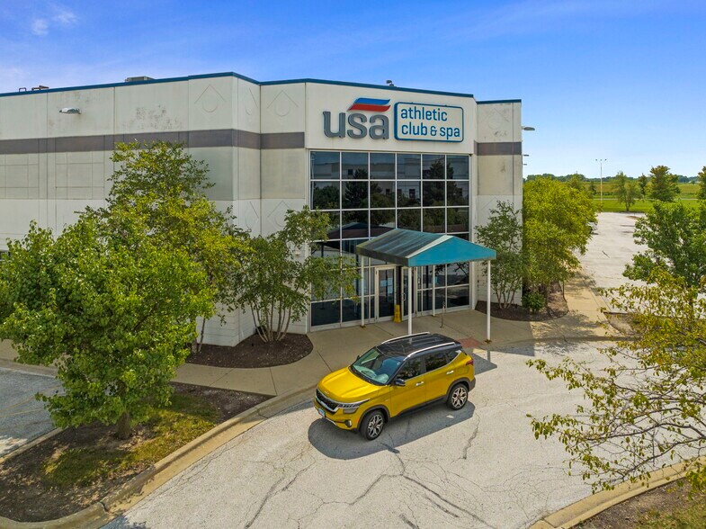 More Photos Of 1975 Melissa Ln, Aurora Health Club For Sale